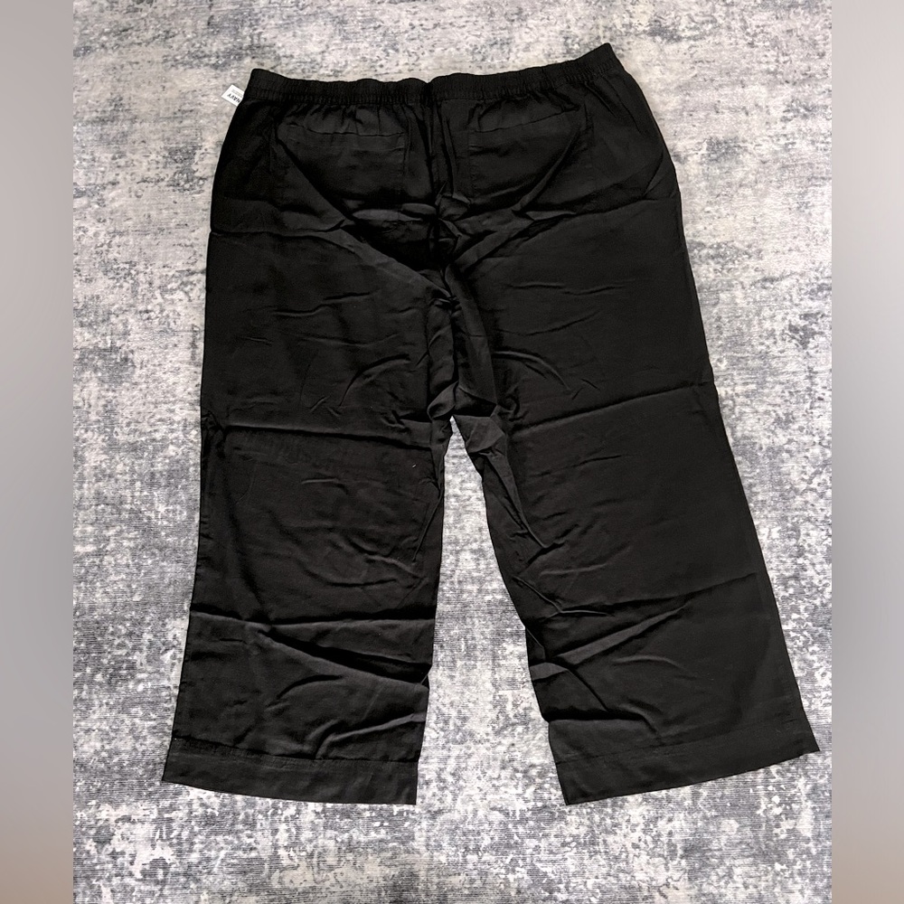 Never worn, new , wide leg old navy linen pants.